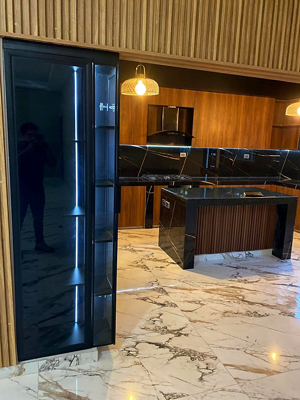Cocina Isla Imperial Negra en mármol veteado