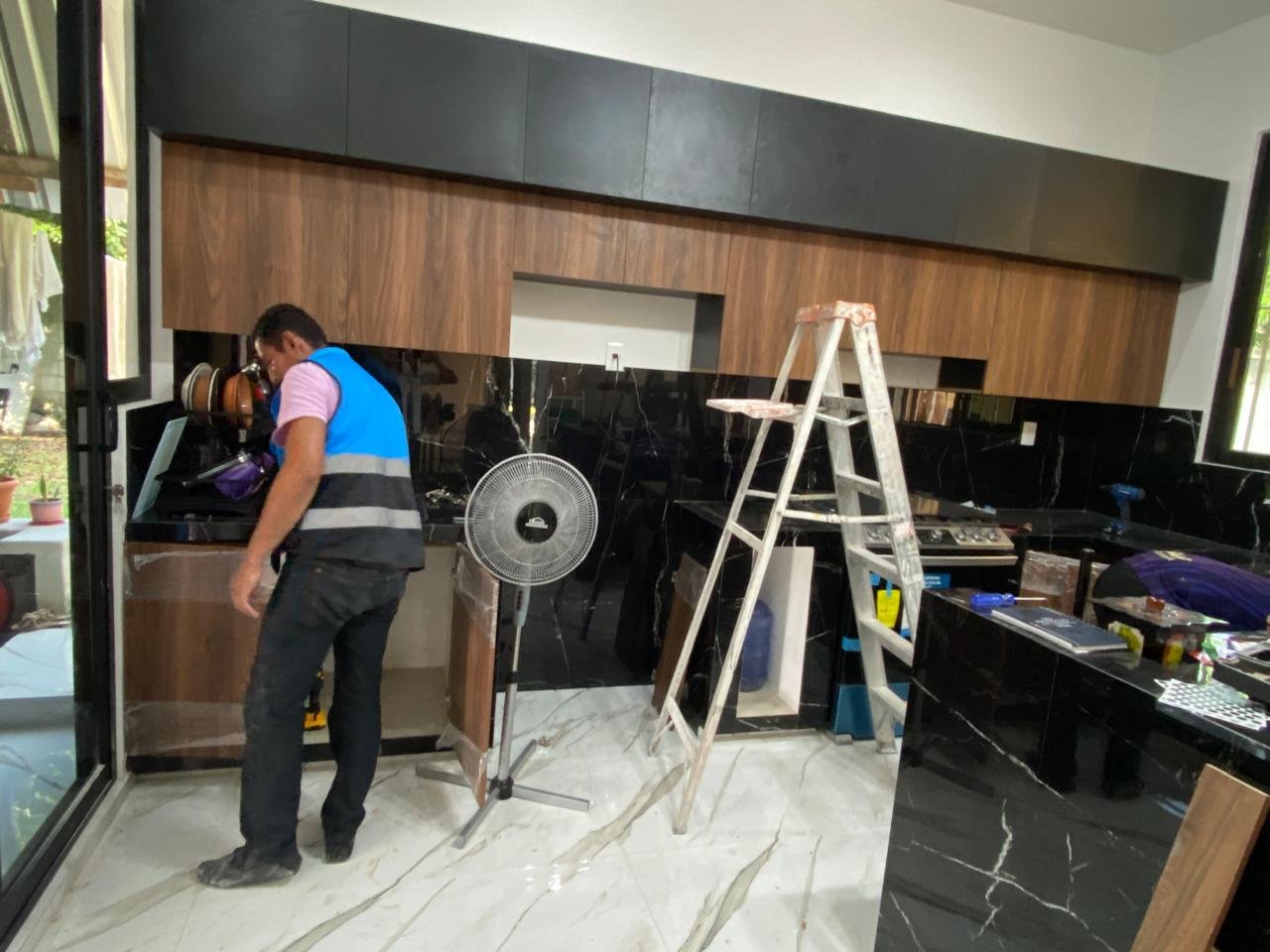 Instalación de cocina en proceso